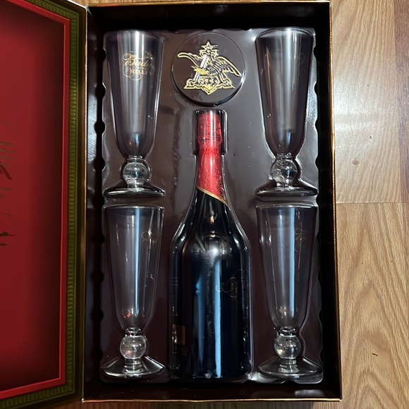 Budweiser millennium limited edition bottle W/ vintage rare record sign. - Picture 3 of 4